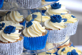 National Cake Decorating Day-blue and white cupcakes